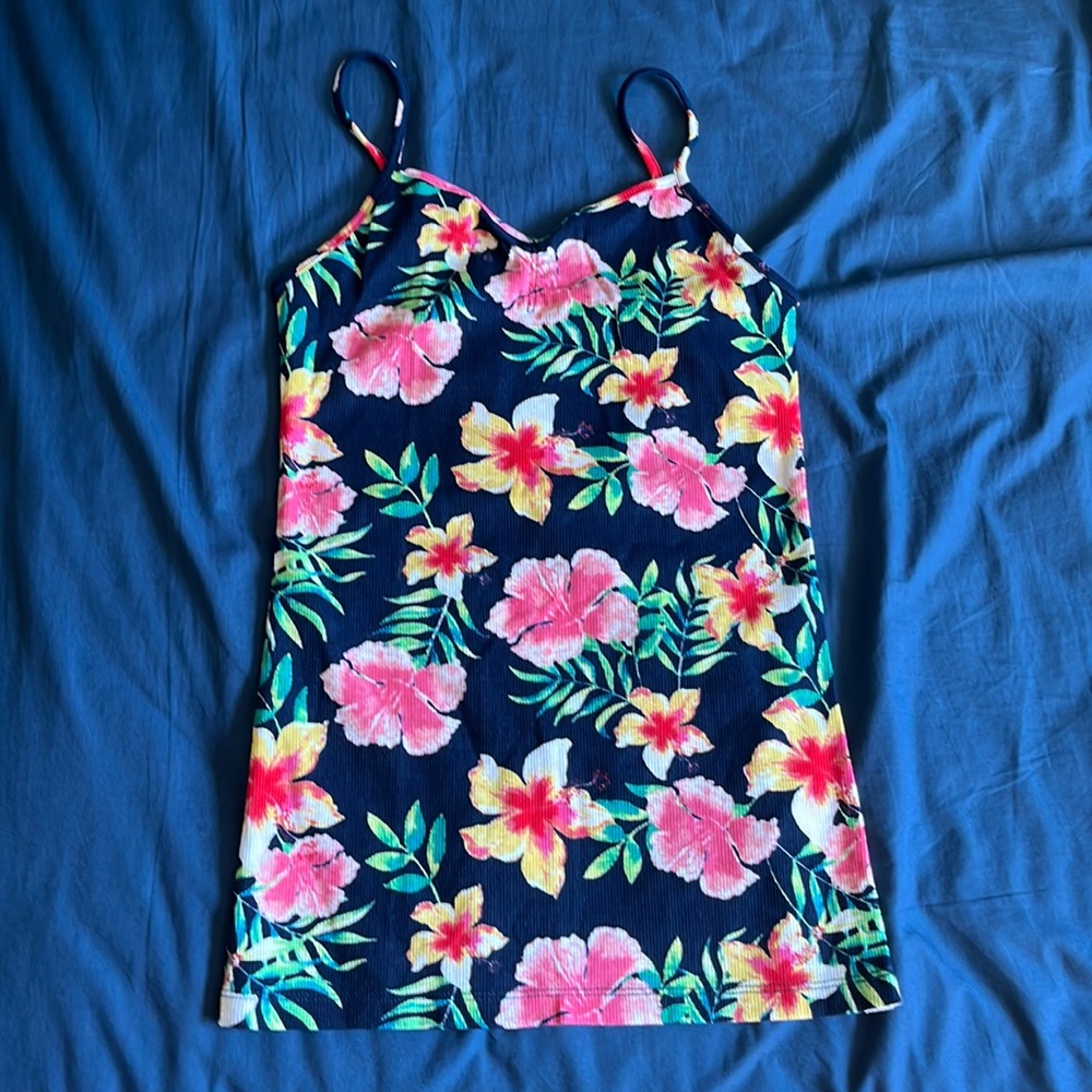 brand No Boundaries, size small, and multicolored with floral patterns.